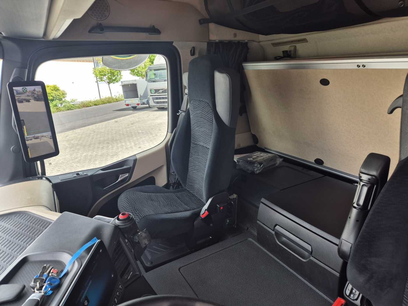 Fahrzeugabbildung Mercedes-Benz Actros 1840 LSnRL Retarder Hubsattelplatte Xenon