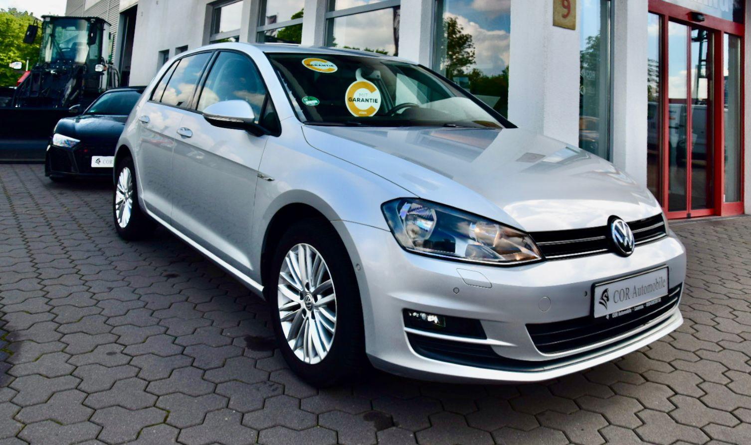 Volkswagen Golf VII Lim. Cup BMT DSG/NAVI/KAMERA/PARK ASSIS