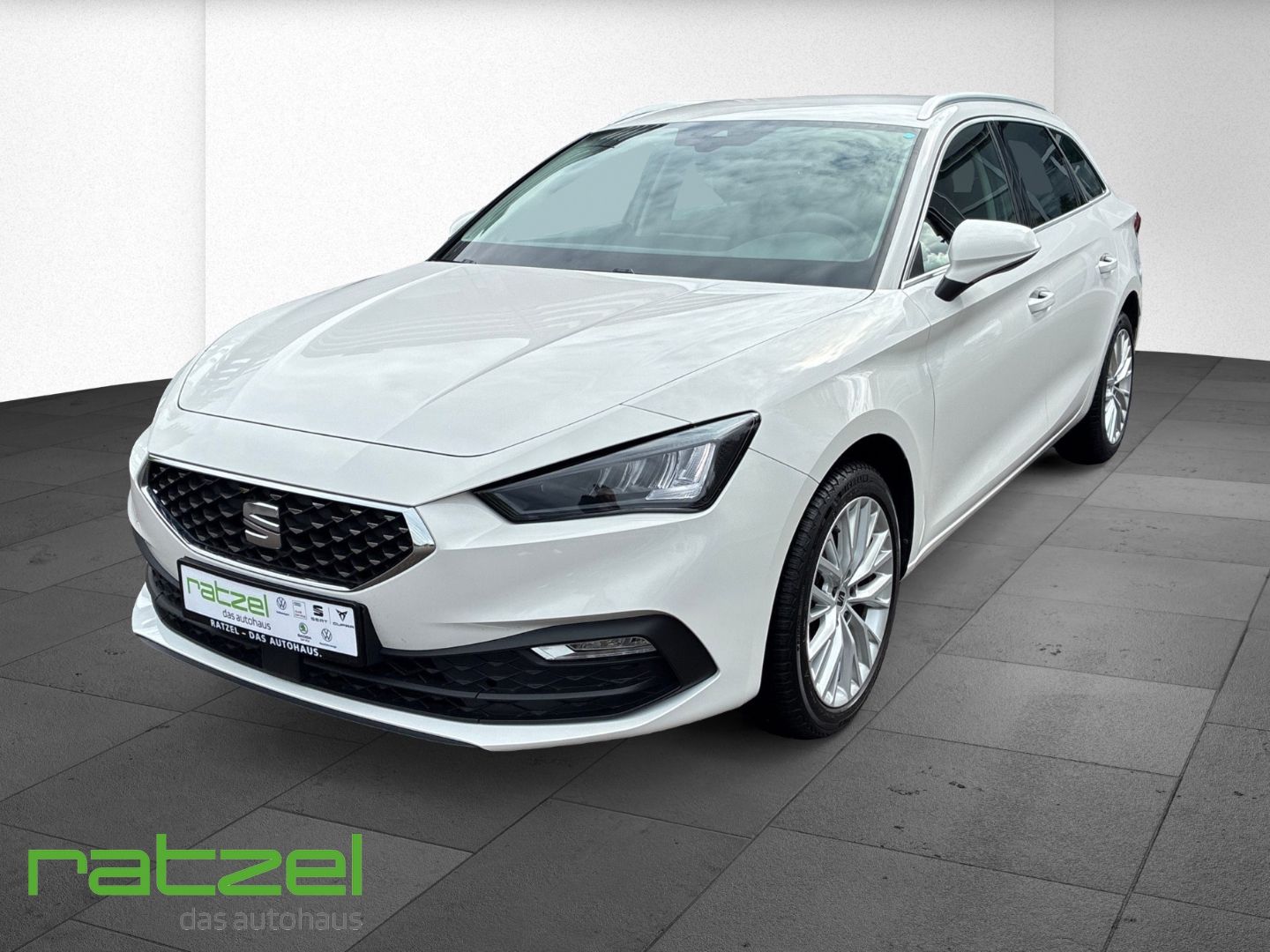Fahrzeugabbildung SEAT Leon Xcellence 1.5 eTSI Navi Digitales Cockpit L