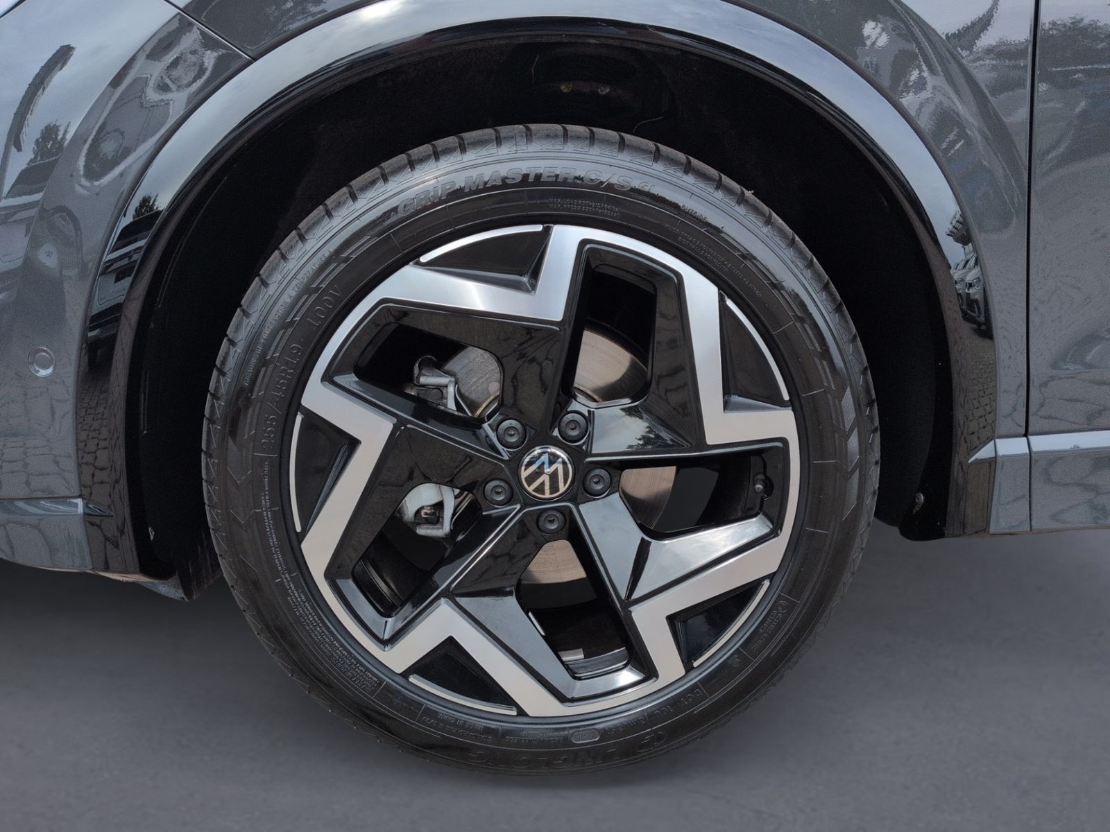 Tiguan 1.5 eTSI R Line DSG AHK+RFK+NAVI+