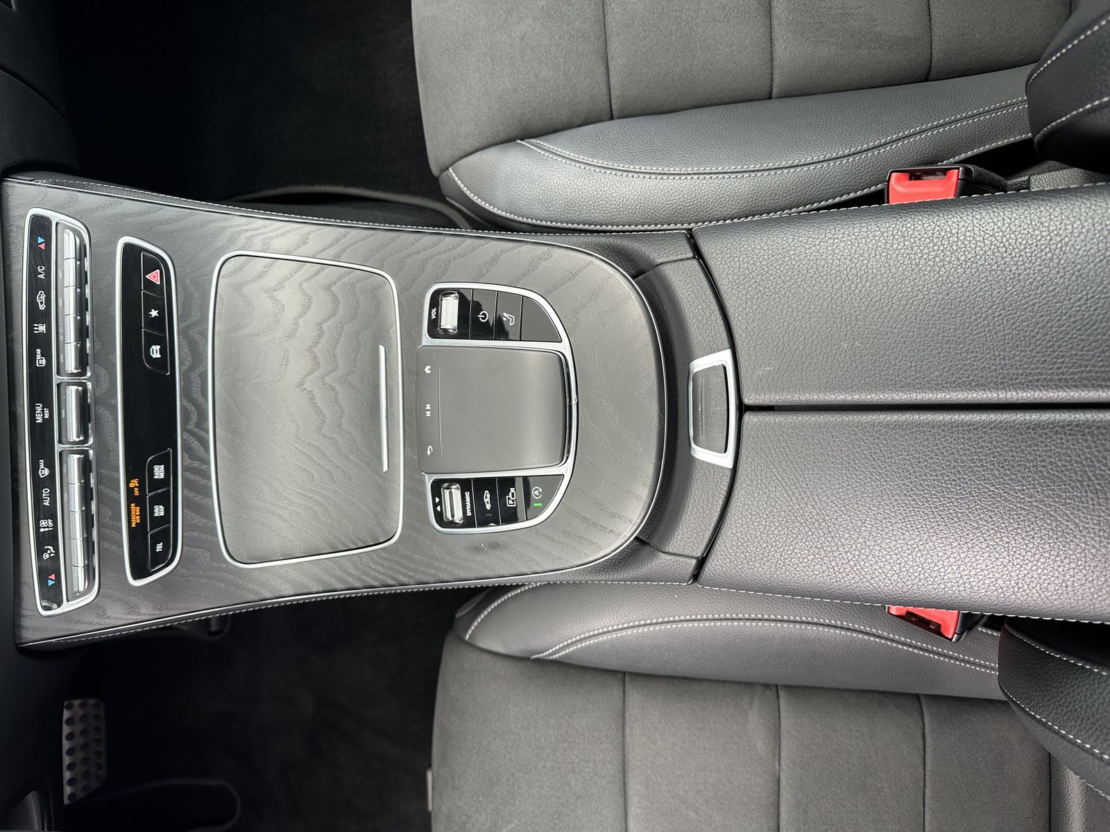 Fahrzeugabbildung Mercedes-Benz E 300d 4M T AMG-Line NAV+LED+360°+WIDESCREEN+ACC