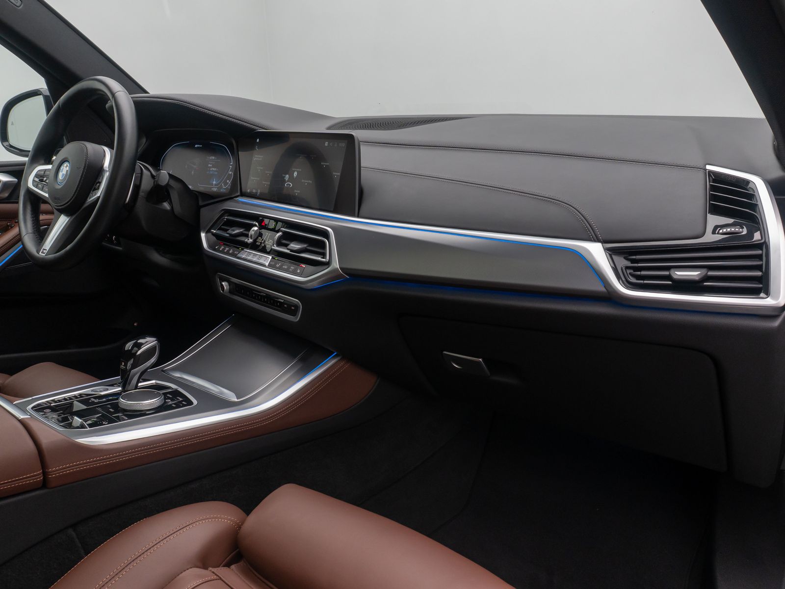 Fahrzeugabbildung BMW X5 xD45e M Sport Individual AHK HiFi DAB Panoram