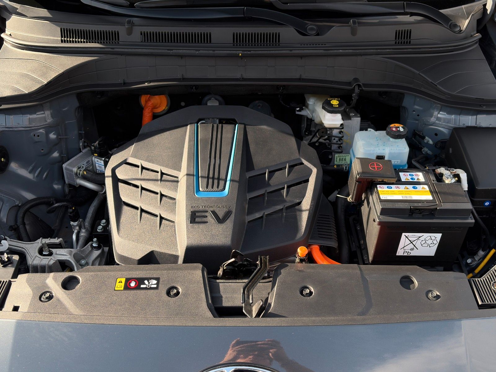 Fahrzeugabbildung Hyundai KONA E Select SHZ LHZ LKA LFA ACC Navi CarPlay