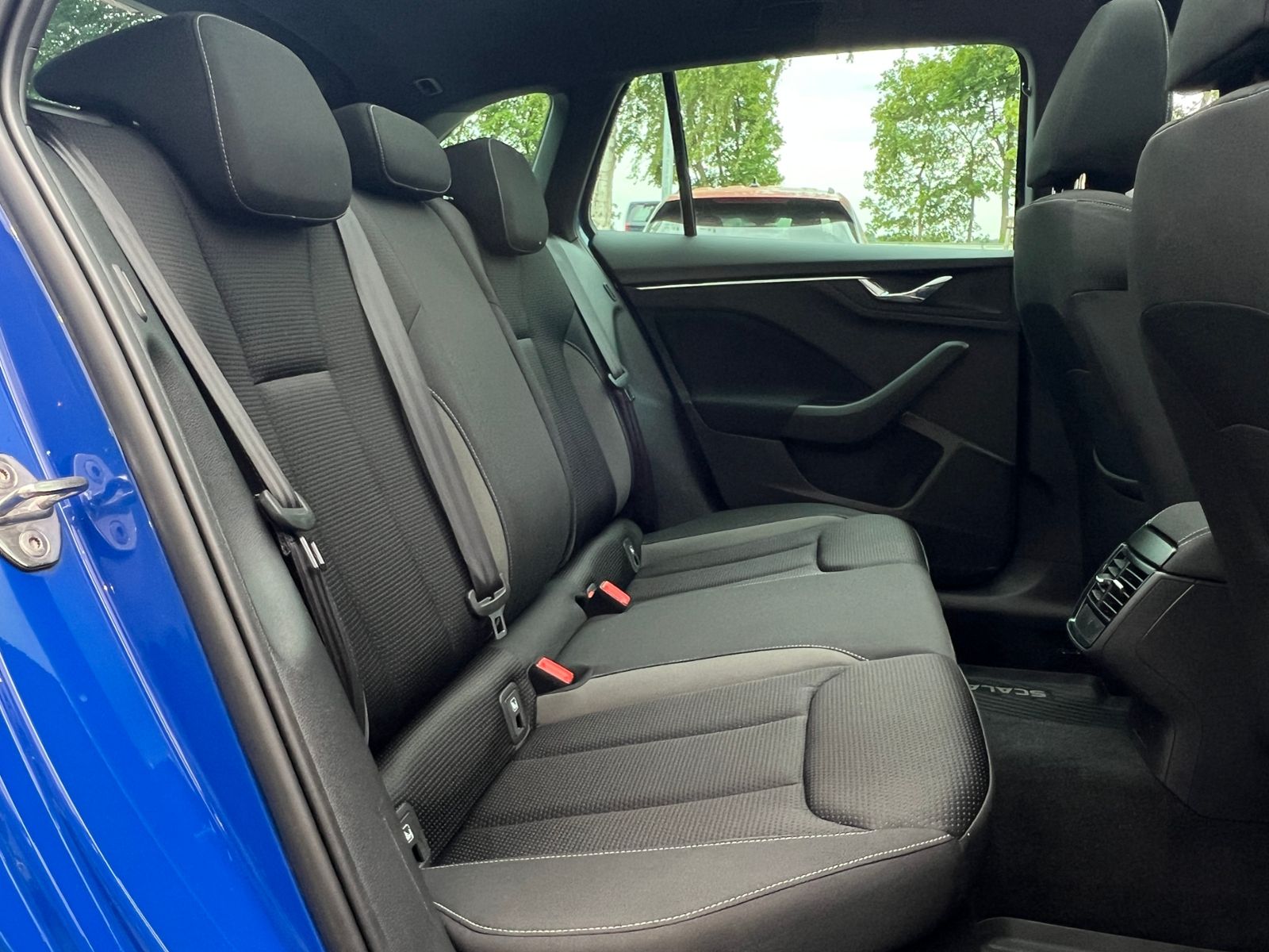 Fahrzeugabbildung SKODA Scala TOUR 1.0 TSI DSG *LED, Pano, Navi, 17"-LM*
