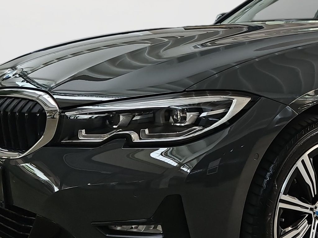 Fahrzeugabbildung BMW 318 i Sport-Line AHK ACC Navi LED SHZ Ambie. KAM