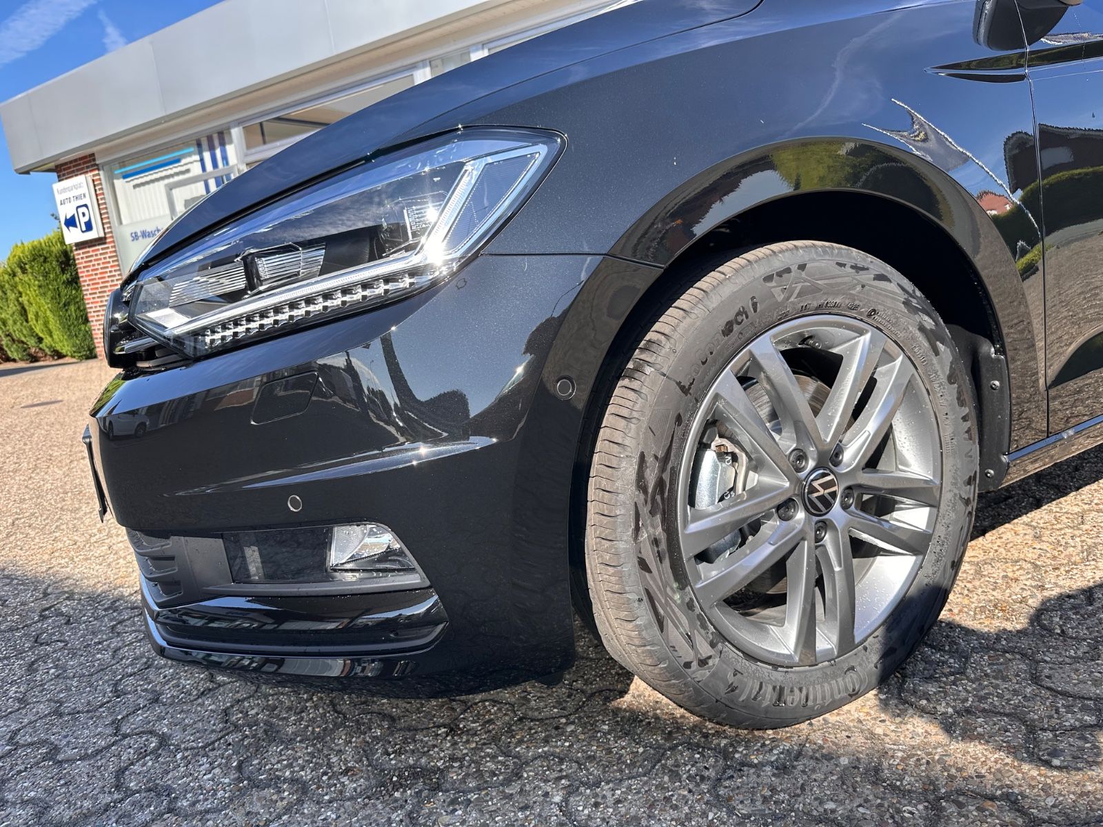 Fahrzeugabbildung Volkswagen Touran Comfortline 1.5 TSI DSG AHK/LED/Navi/SHZG