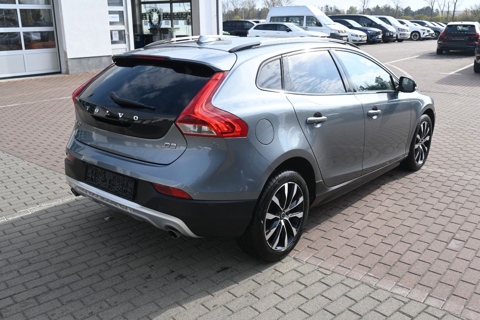 Fahrzeugabbildung Volvo V40 Cross Country D2 Momentum*Fahrass.Paket*RFK*