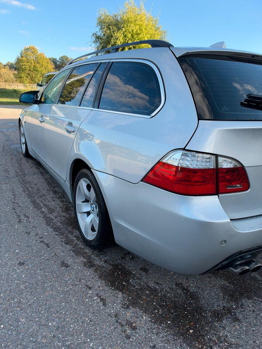 BMW 530 2006 — салон