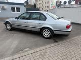 BMW 728i A - - scheckheftgepflegte BMW 728