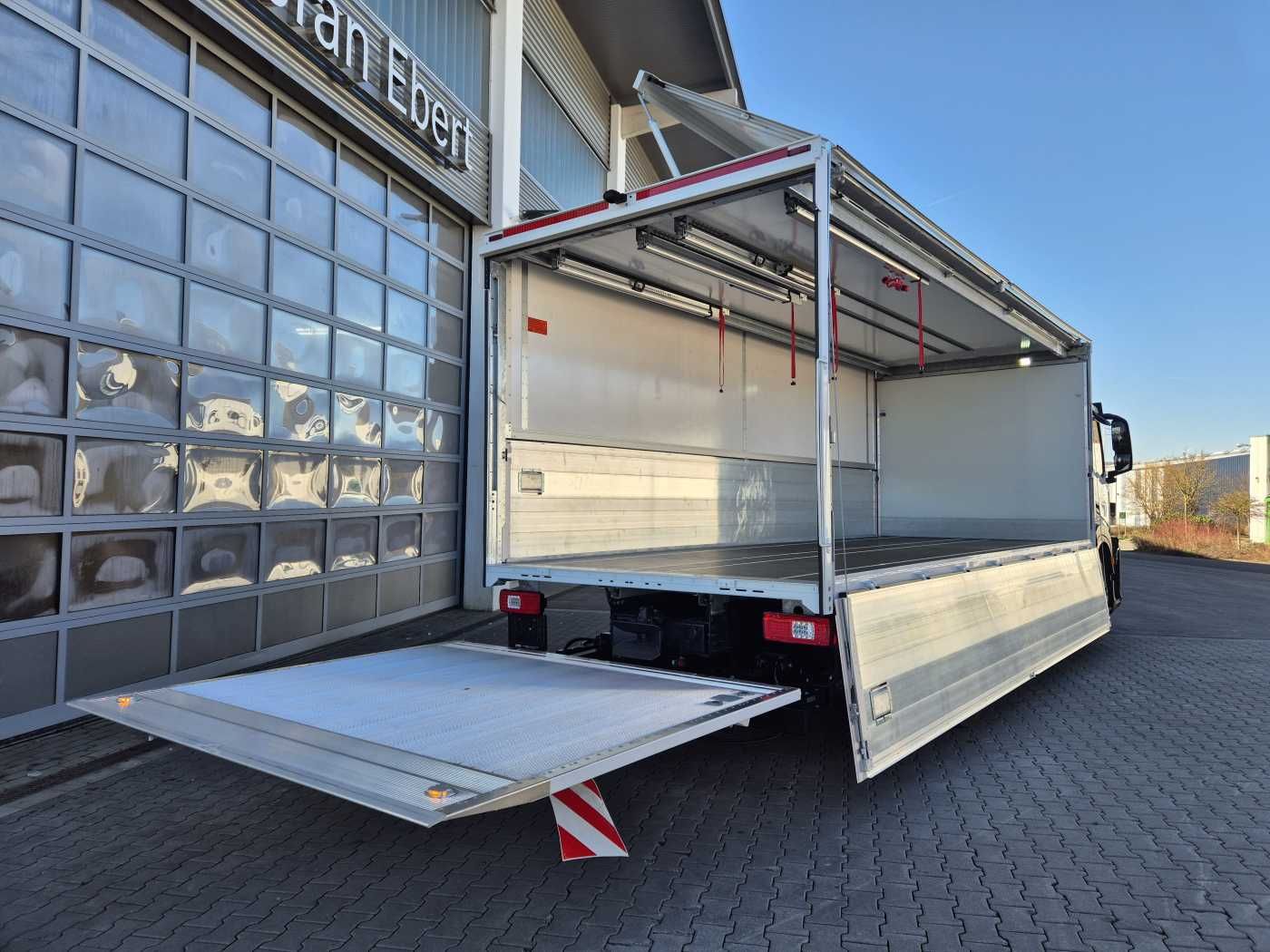 Fahrzeugabbildung Iveco S-Way AD190S40/FP Böse Schwenkwand LBW 2x AHK
