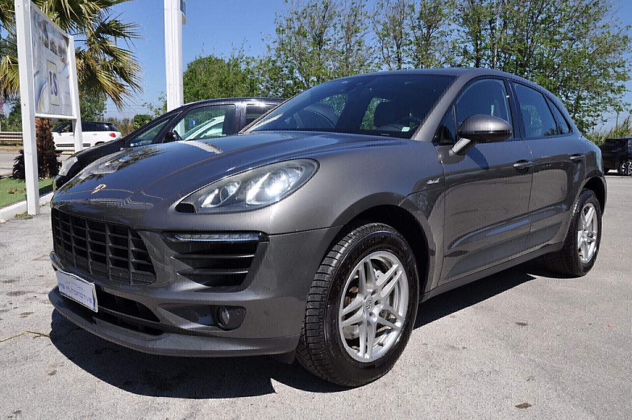 PORSCHE Macan