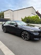 BMW 520i A - M Sport-Pano-Iconic Glow Exterieur-360
