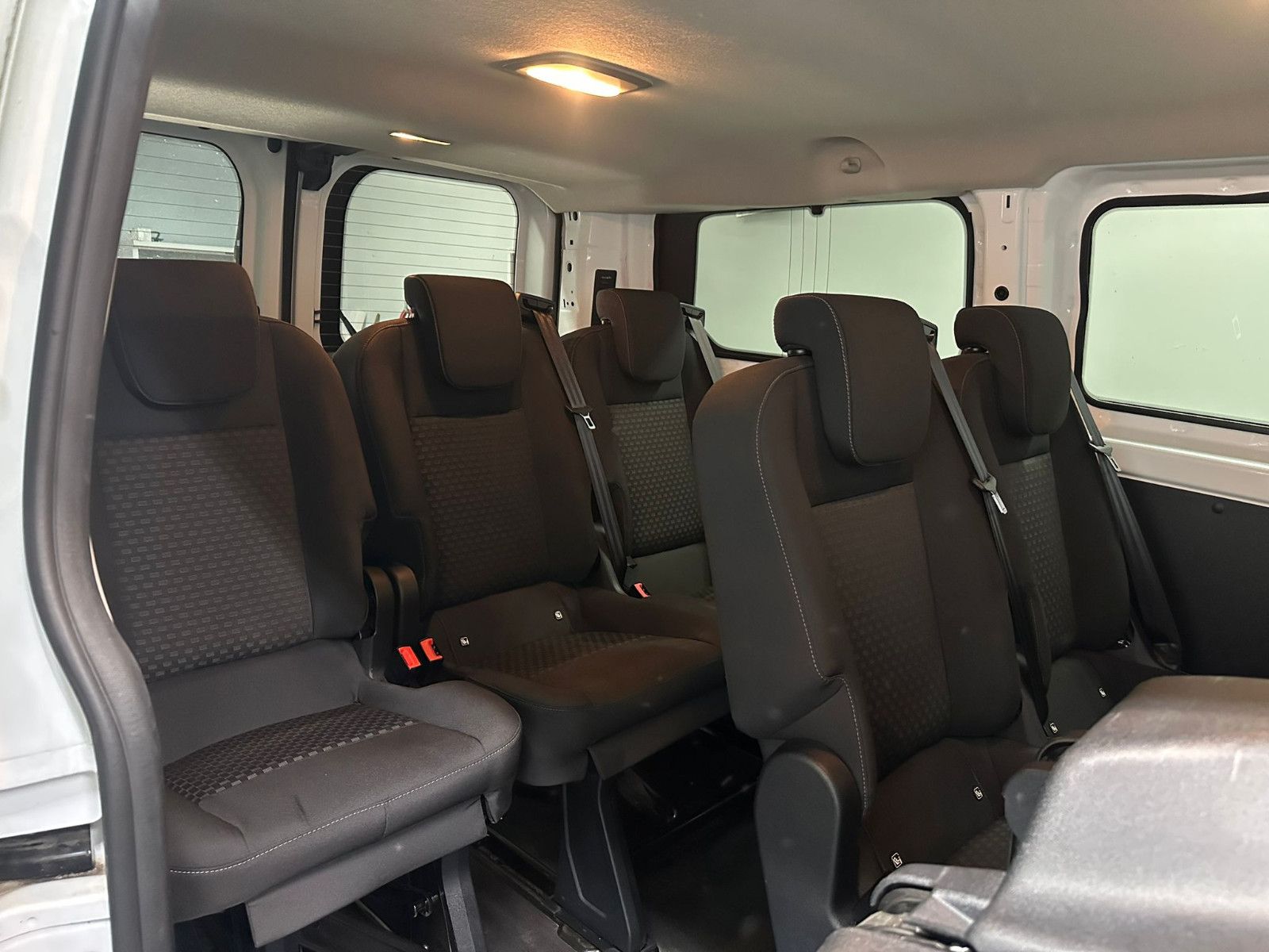 Fahrzeugabbildung Ford Transit Custom 320 L1H1* 9SITZE*NAVI*KLIMA*SDH*