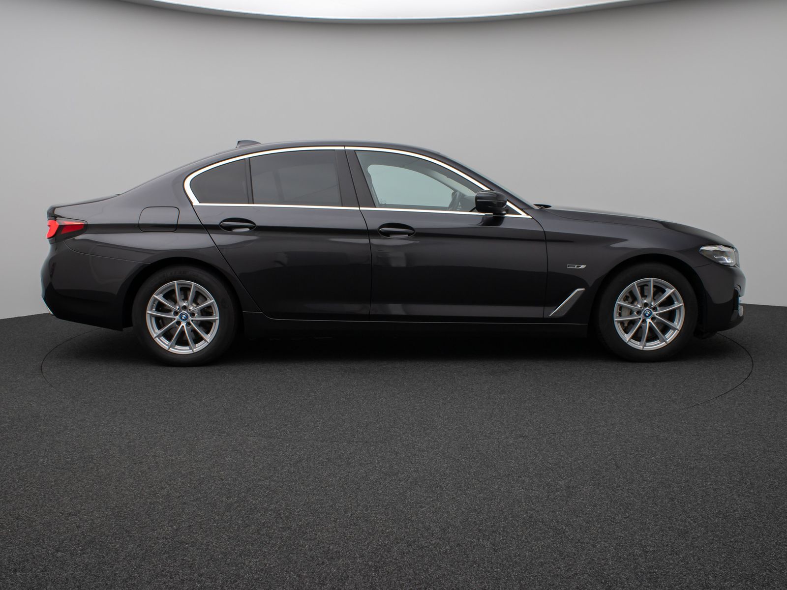 Fahrzeugabbildung BMW 530e HUD DAB HiFi CockPitPro PDC Komfort Alarm