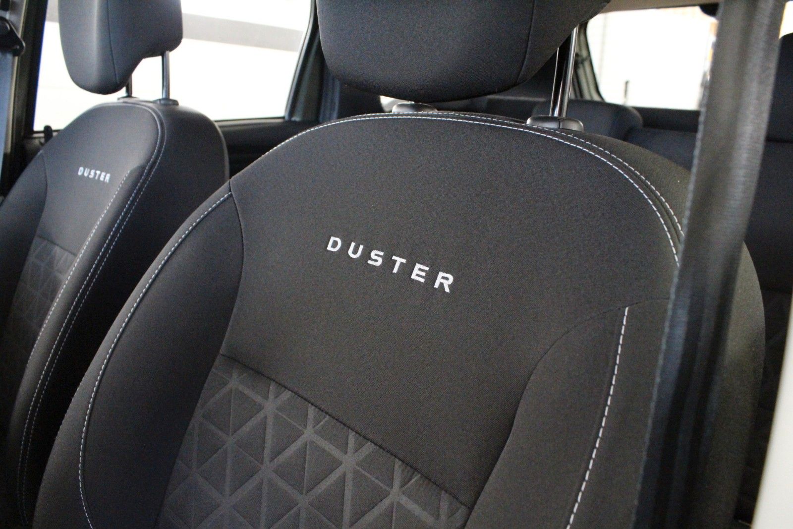 Fahrzeugabbildung Dacia Duster Blue dCi 110 Laureate *4x4 *