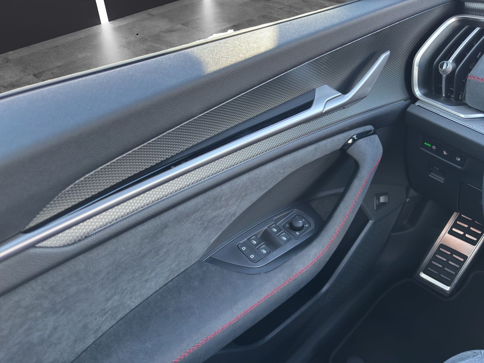 Fahrzeugabbildung SKODA Kodiaq RS 2.0 TSI 4x4 AHZ HUD MATRIX DCC