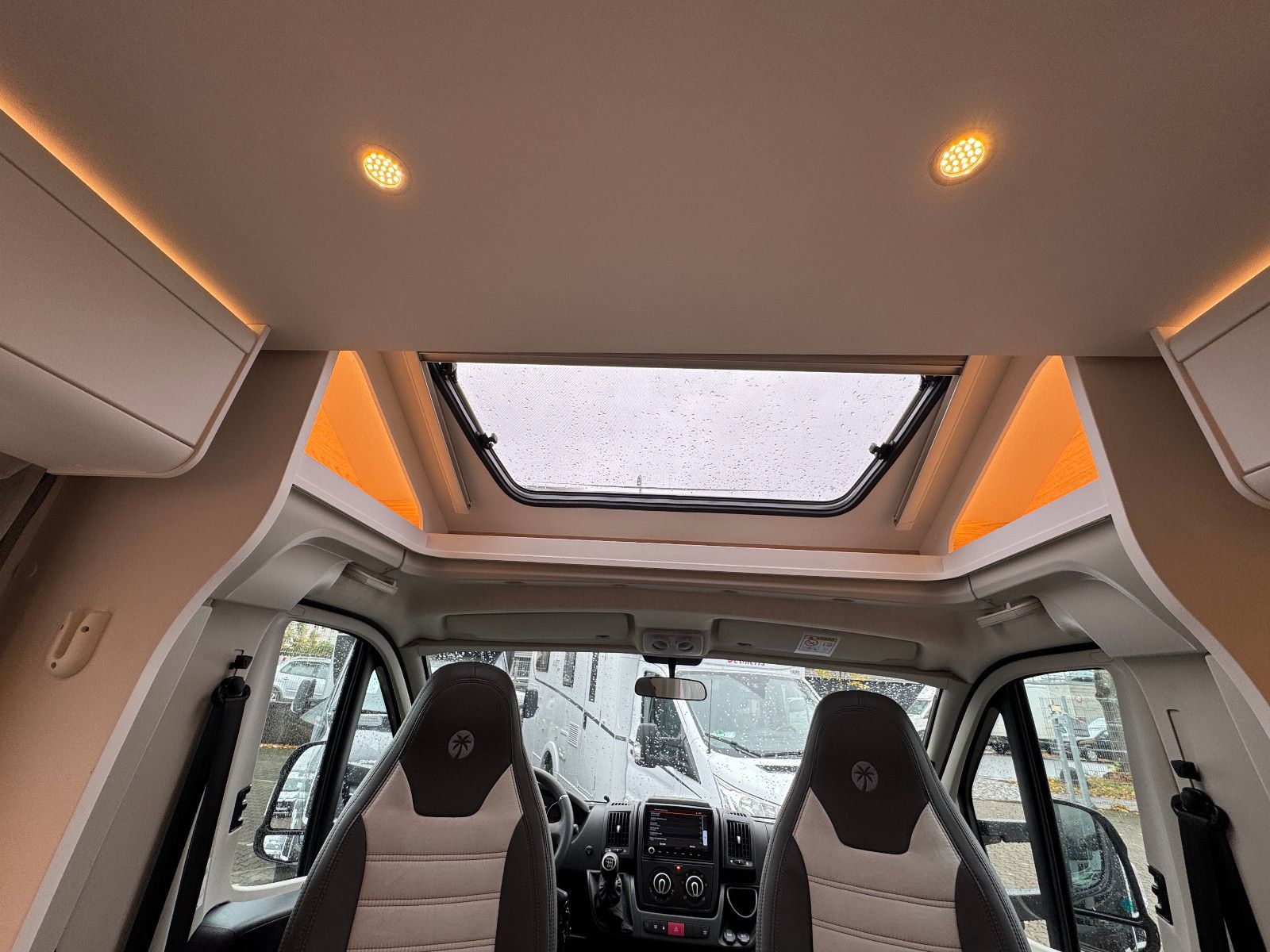 Fahrzeugabbildung Sunlight ADVENTURE EDITION T 68 1HAND KEIN MIETER HUBBETT