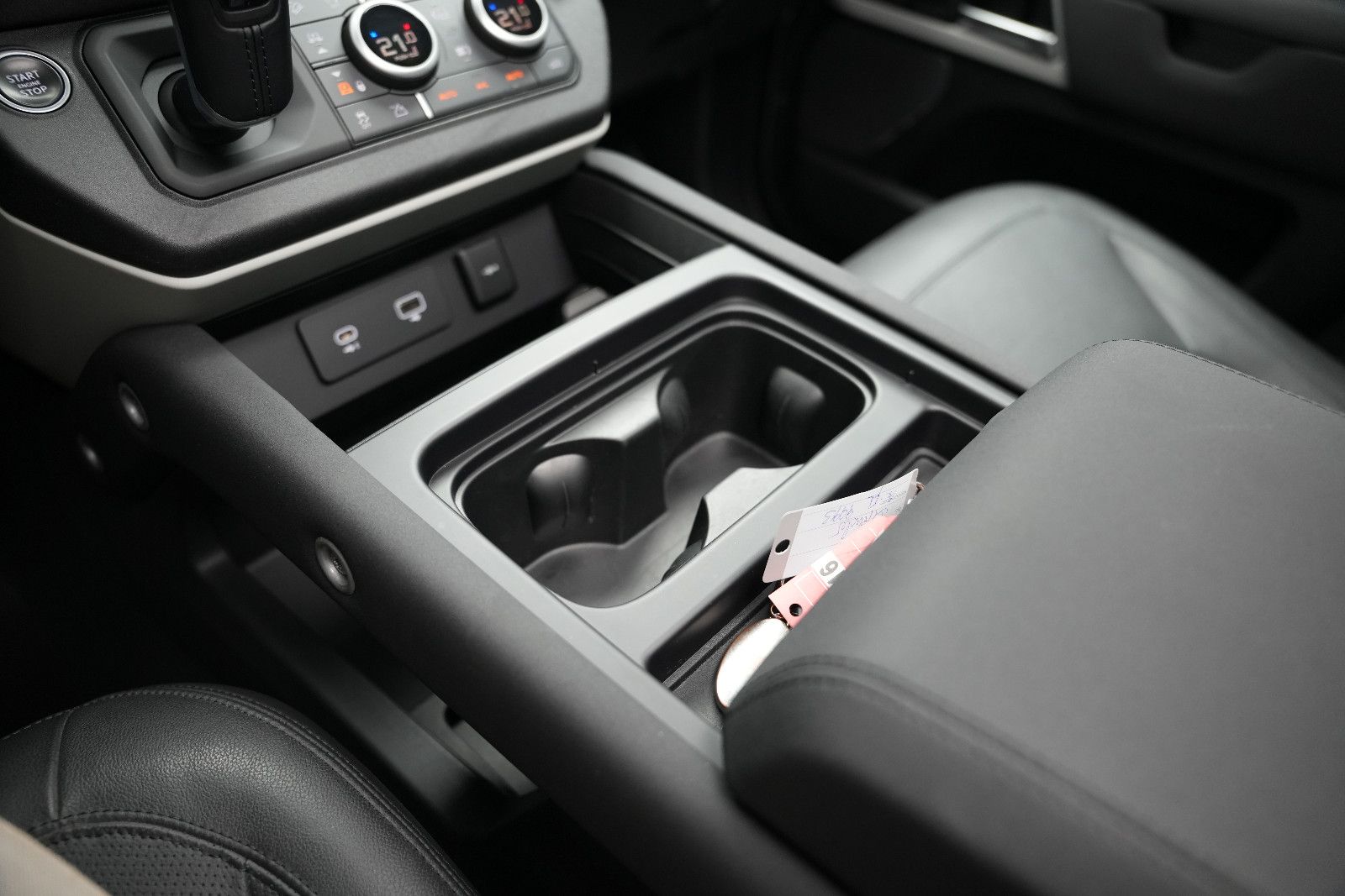 Fahrzeugabbildung Land Rover Defender 110 SE*Panorama*Meridian*360°KAM*Memory