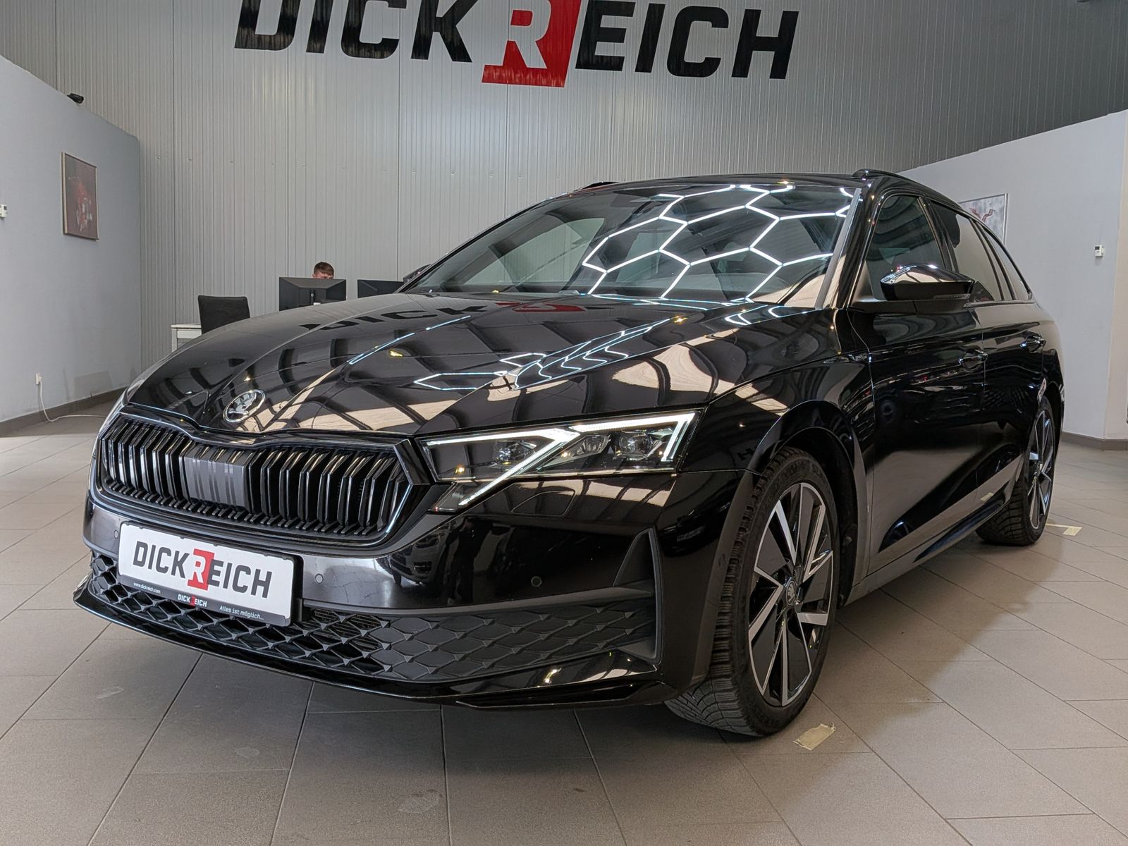 Fahrzeugabbildung SKODA Octavia 1.5 TSI Sportline MATRIX PANO AHK 5J-Gar