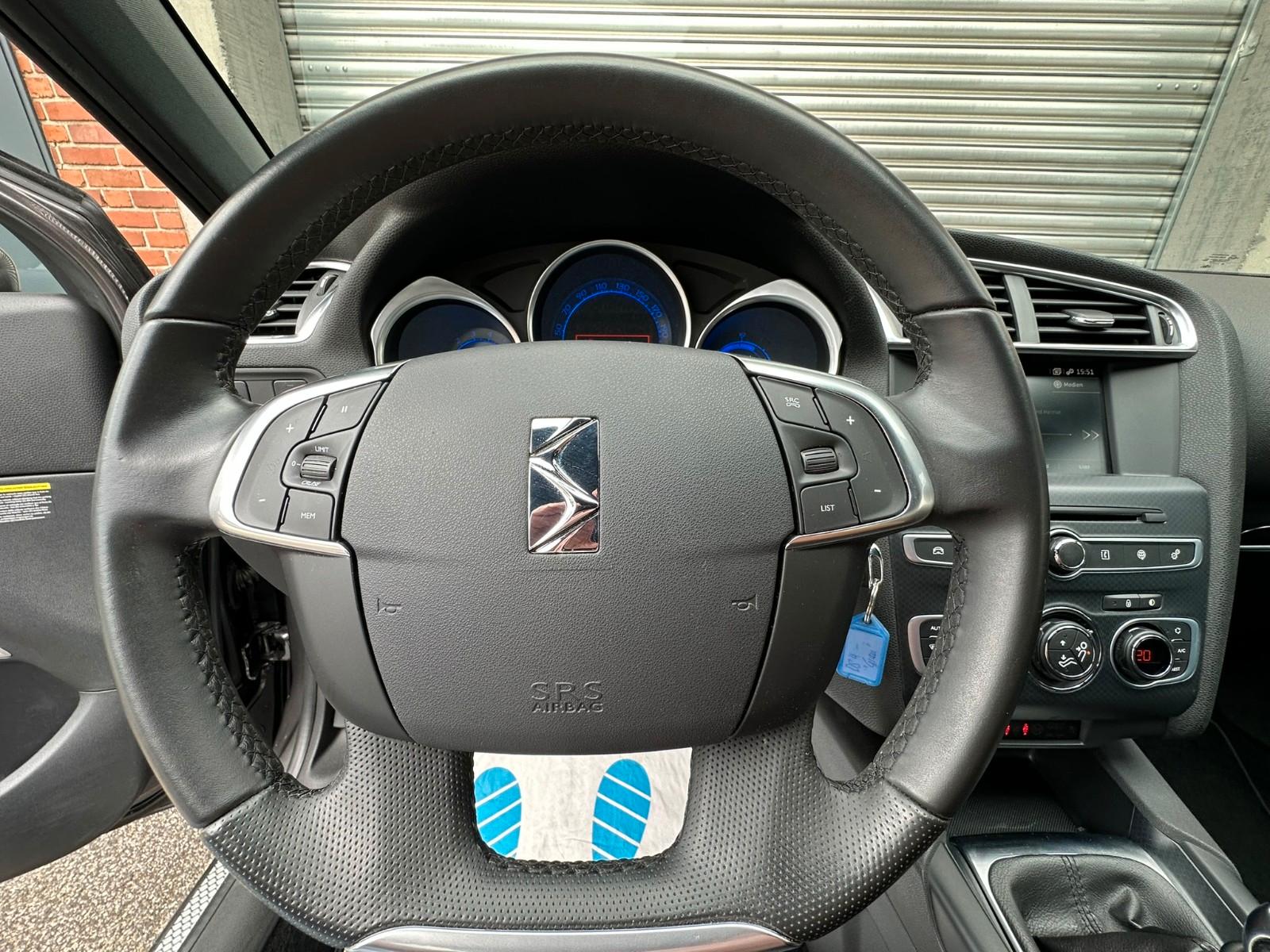 DS Automobiles DS4 *Navi*AHK*LED*17"Alu*1.Hand*TOP !*