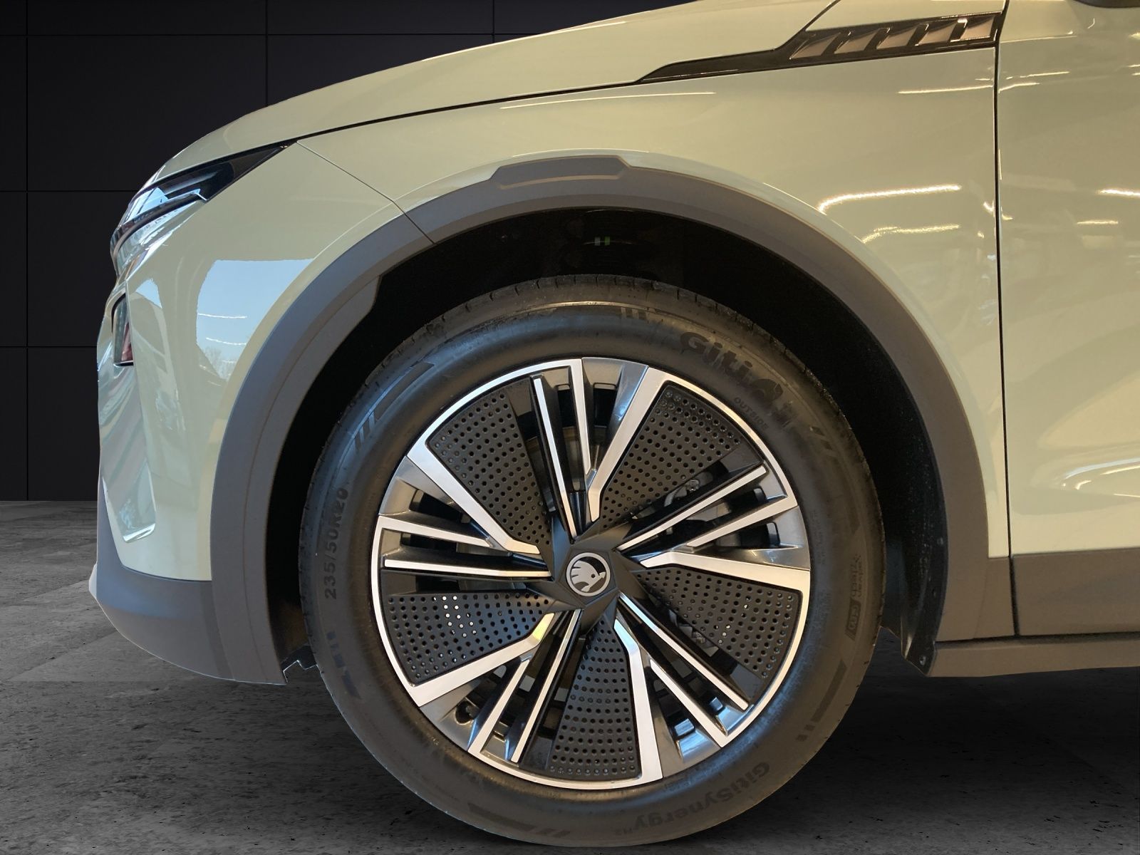 Fahrzeugabbildung SKODA Elroq 85 Lodge AHZV MATRIX NAVI  AREA VIEW ACC