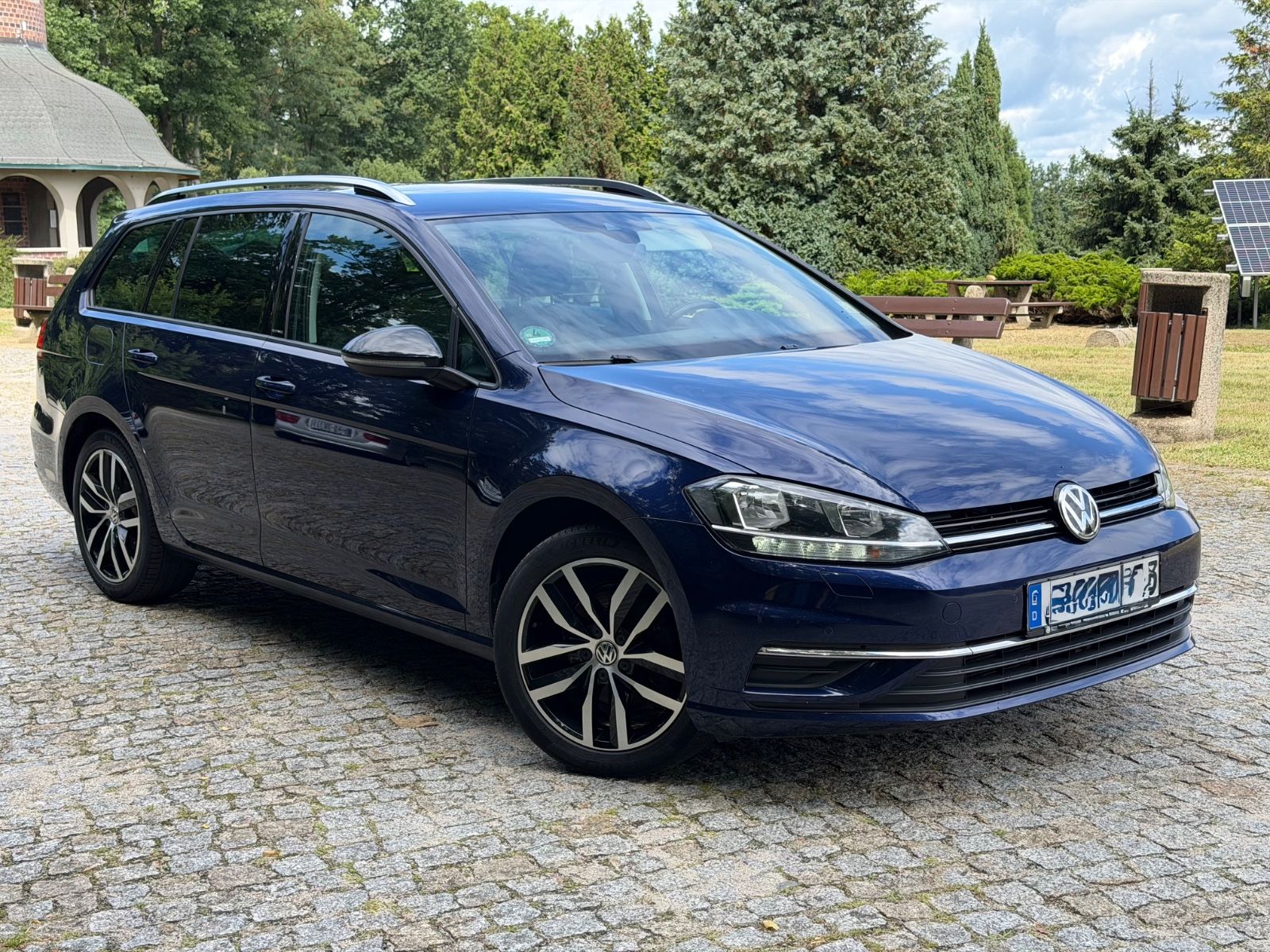 Volkswagen Golf - 1