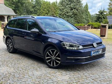 Volkswagen Golf - 1