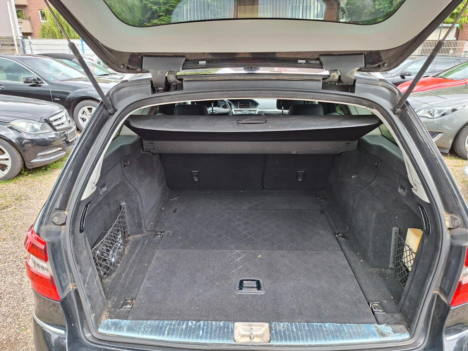 Mercedes-Benz E200 2011 — photo 12