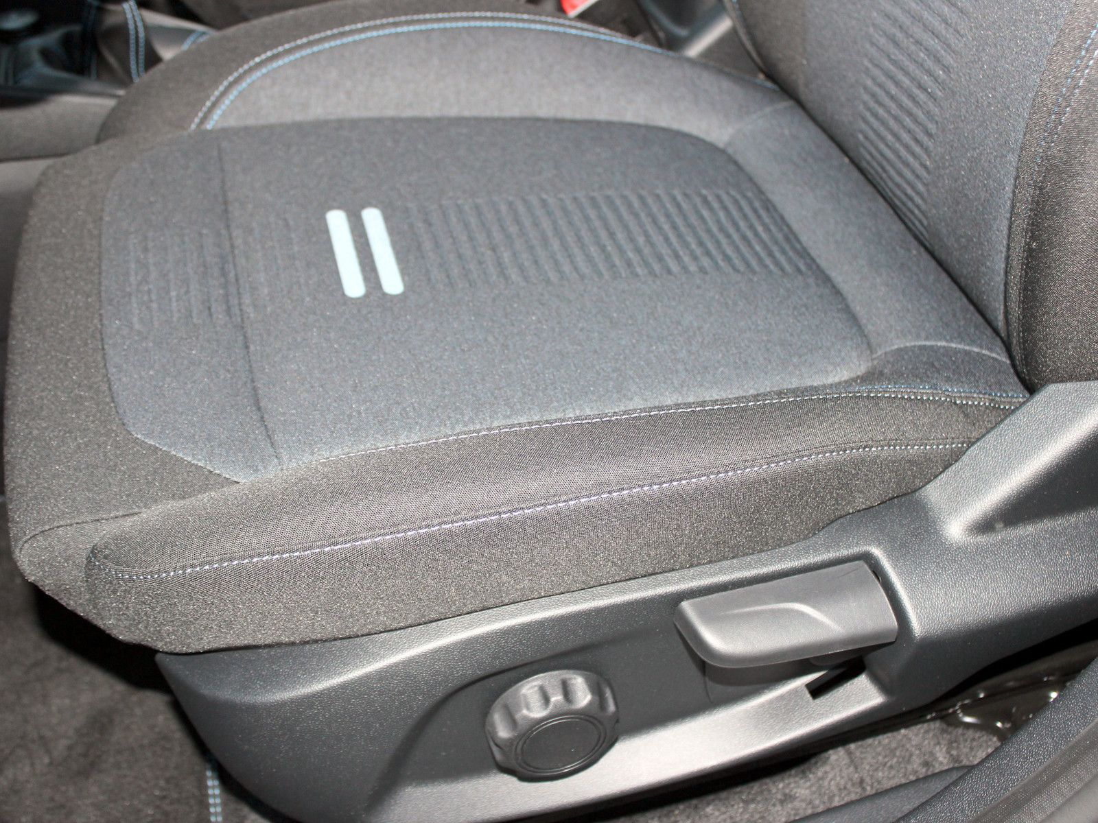 Fahrzeugabbildung Ford Fiesta Active 1,0 EcoBoost Hybrid