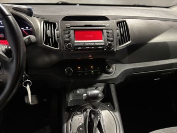 Fotografie 18 des Kia Sportage 2.0 CVVT 2WD Automatik Vision