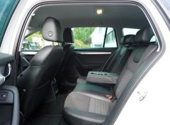 Fahrzeugabbildung Skoda Octavia Combi Elegance DSG Tempomat Klim SHZ PDC