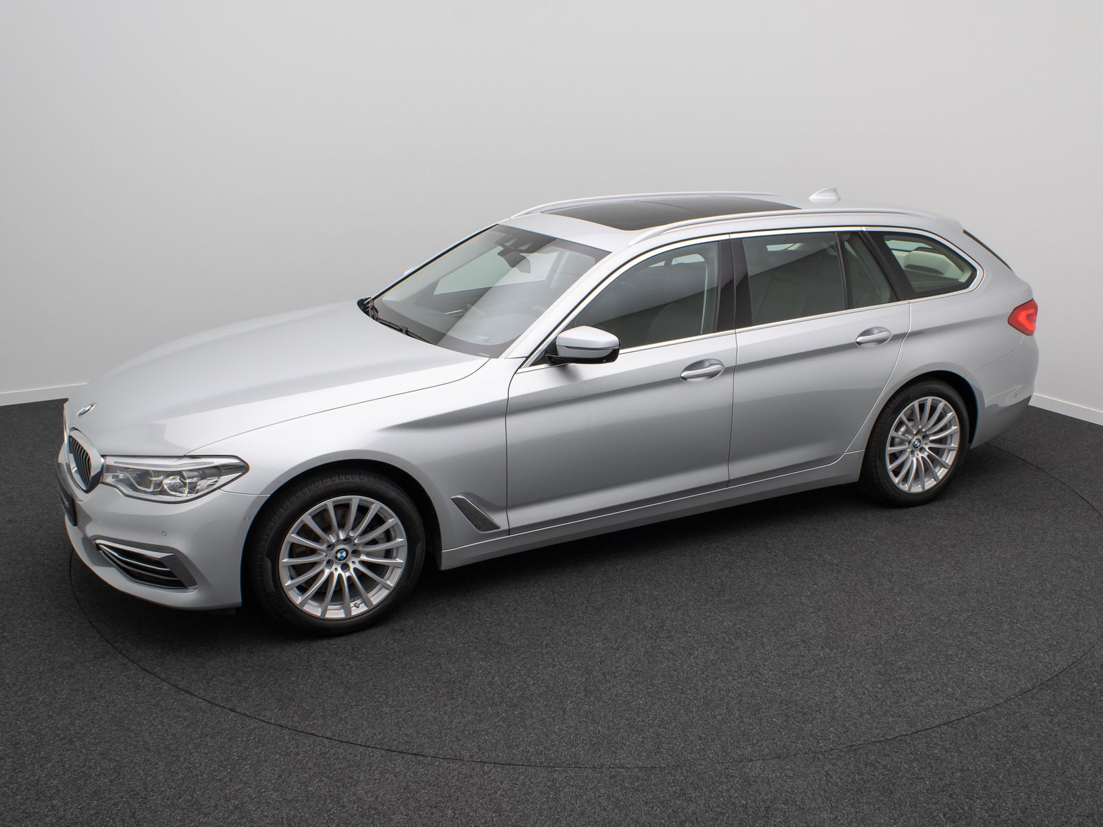 Fahrzeugabbildung BMW 520d Luxury Line 360&deg;DAB Alarm DisplKey Panorama
