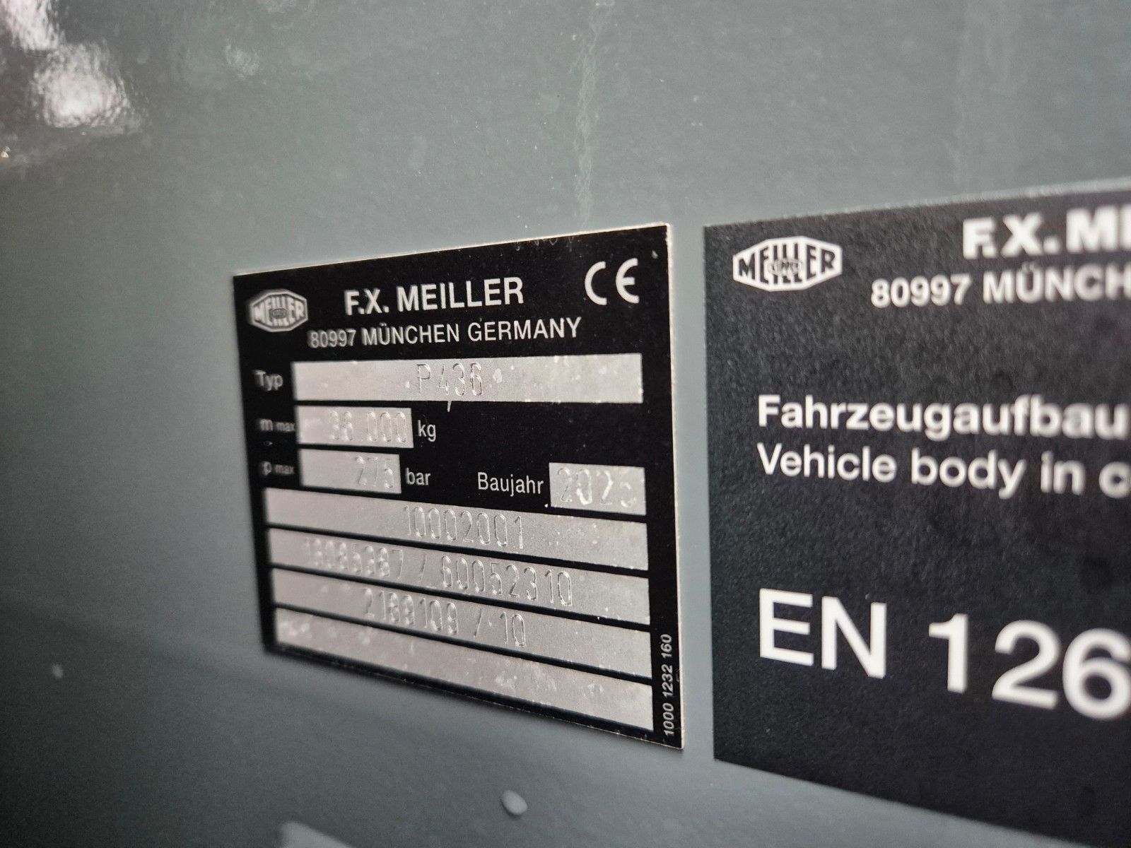 Fahrzeugabbildung Iveco AD410T46W 8x8 Hinterkipper Hydr. Klappe