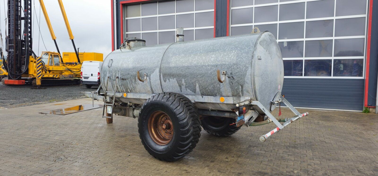 Fahrzeugabbildung Andere PTW 6 Vakuum / Pumpe / Wasser