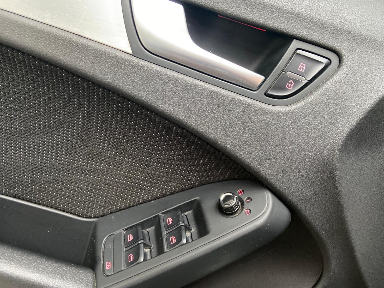 Audi A4 2010 — photo 16