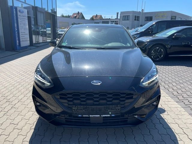 Fahrzeugabbildung Ford Focus ST-Line LED Kamera SpurhalteASS Tempomat
