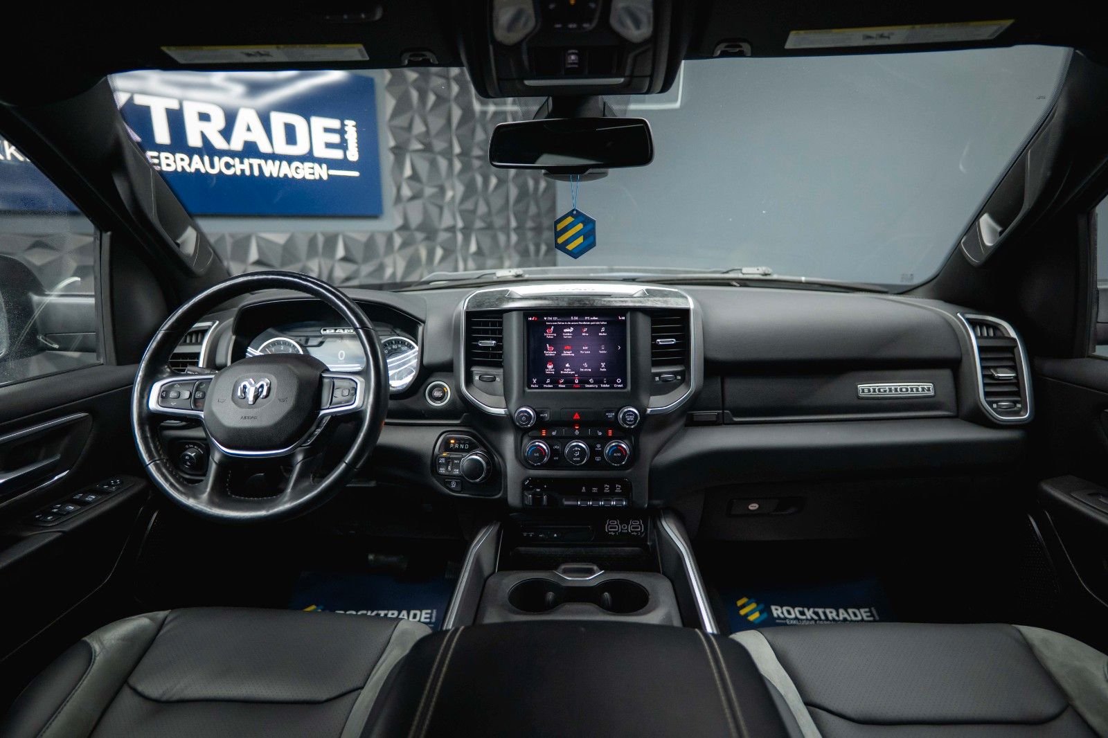 Fahrzeugabbildung Dodge RAM 5.7 V8 HEMI 4x4 OFFROAD Night-Paket *LED*19%