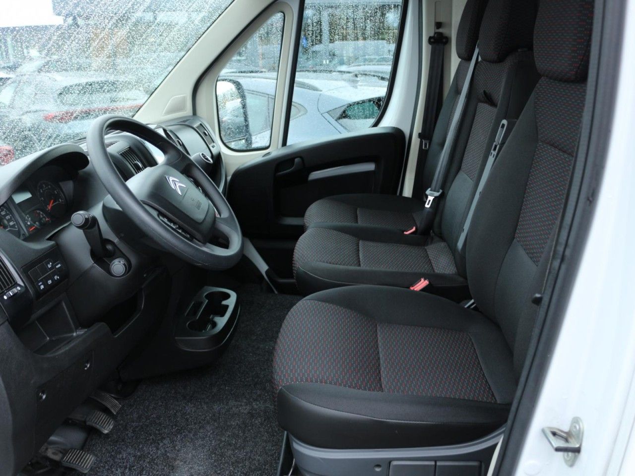Fahrzeugabbildung Citroën Jumper Grossraumkasten 33 L2H2 BlueHDi 140