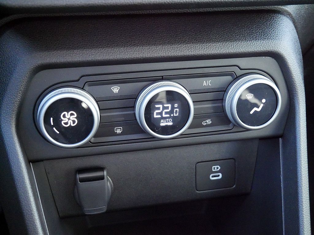 Fahrzeugabbildung Dacia Sandero Journey TCe 90 CVT AUTOMATIK