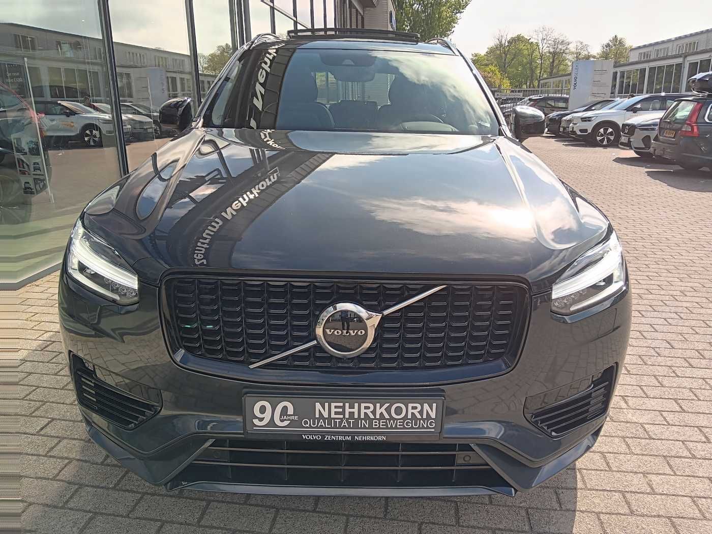 Fahrzeugabbildung Volvo XC90 T8 AWD R-Design Edition 'Glasdach, Akustikg