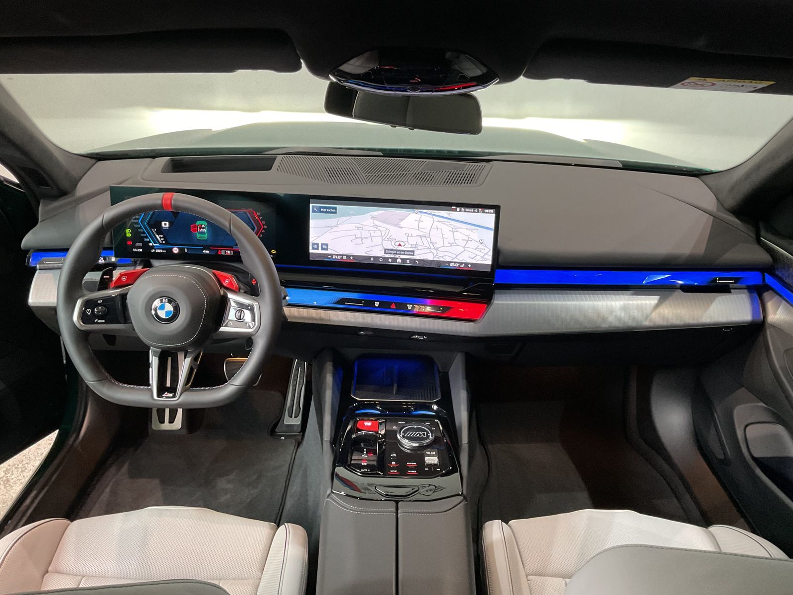 Fahrzeugabbildung BMW M5 Limousine Sitzlüftung, M Carbon-Keramik-Brems