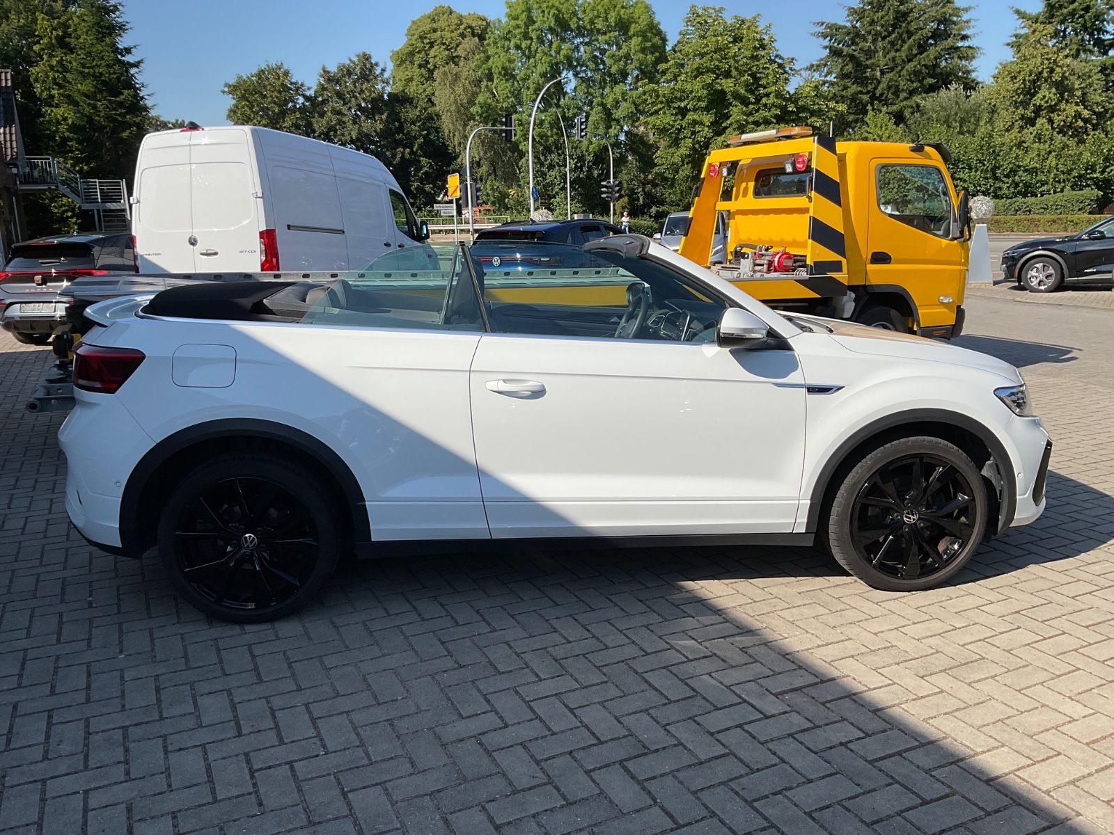 Fahrzeugabbildung Volkswagen T-Roc Cabriolet 1.5 TSI DSG R-Line,LED,ACC,Carpl