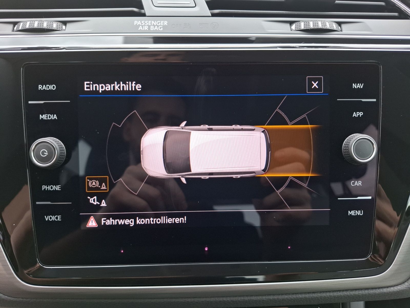 Fahrzeugabbildung Volkswagen Touran TSI Comfortline 7-Si Navi AID ACC PDC SH