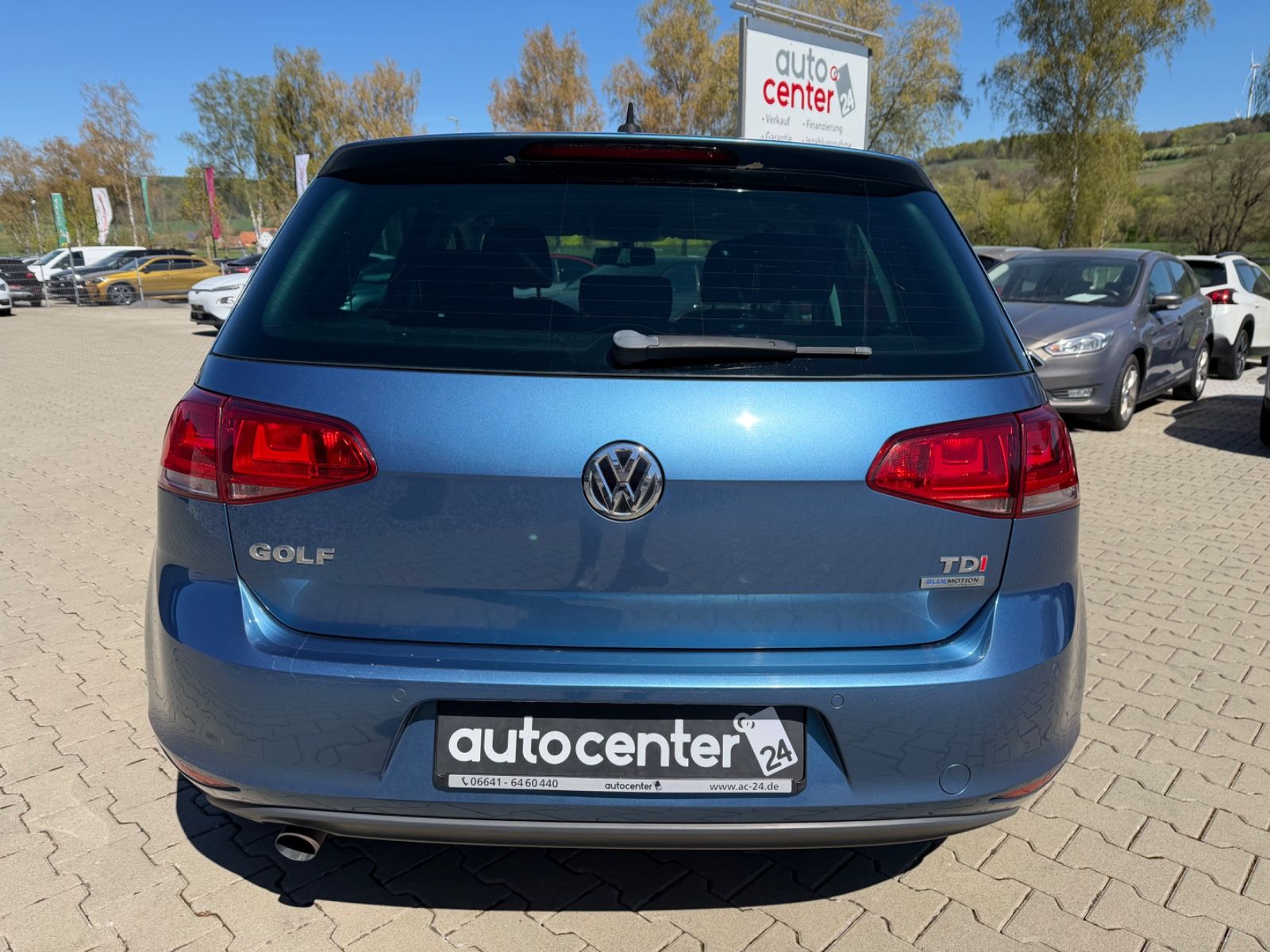 Fahrzeugabbildung Volkswagen Golf VII Lim. Comfortline|Navi|Shz|PDC|2.Hand