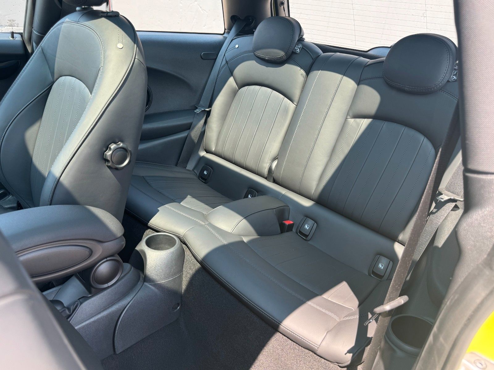 Fahrzeugabbildung MINI Cooper 1.5 JCW-Trim Panorama CarPlay DAB LHZ