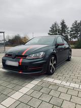 Volkswagen Golf 7 GTI 2.0 DSG - Volkswagen Golf mit Benzin-Antrieb: Kleinwagen, 2.0