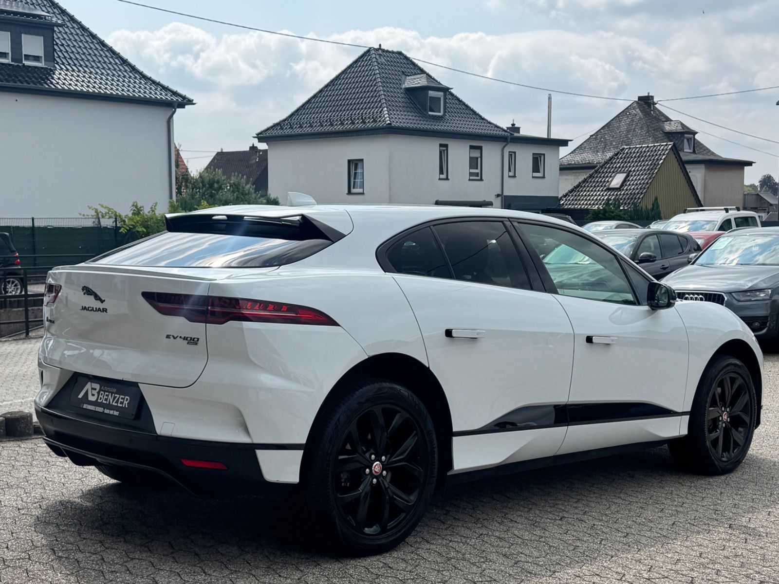 Fahrzeugabbildung Jaguar I-PACE 400 AWD/Black-Pack/CarPlay/MERIDIAN/89,6%