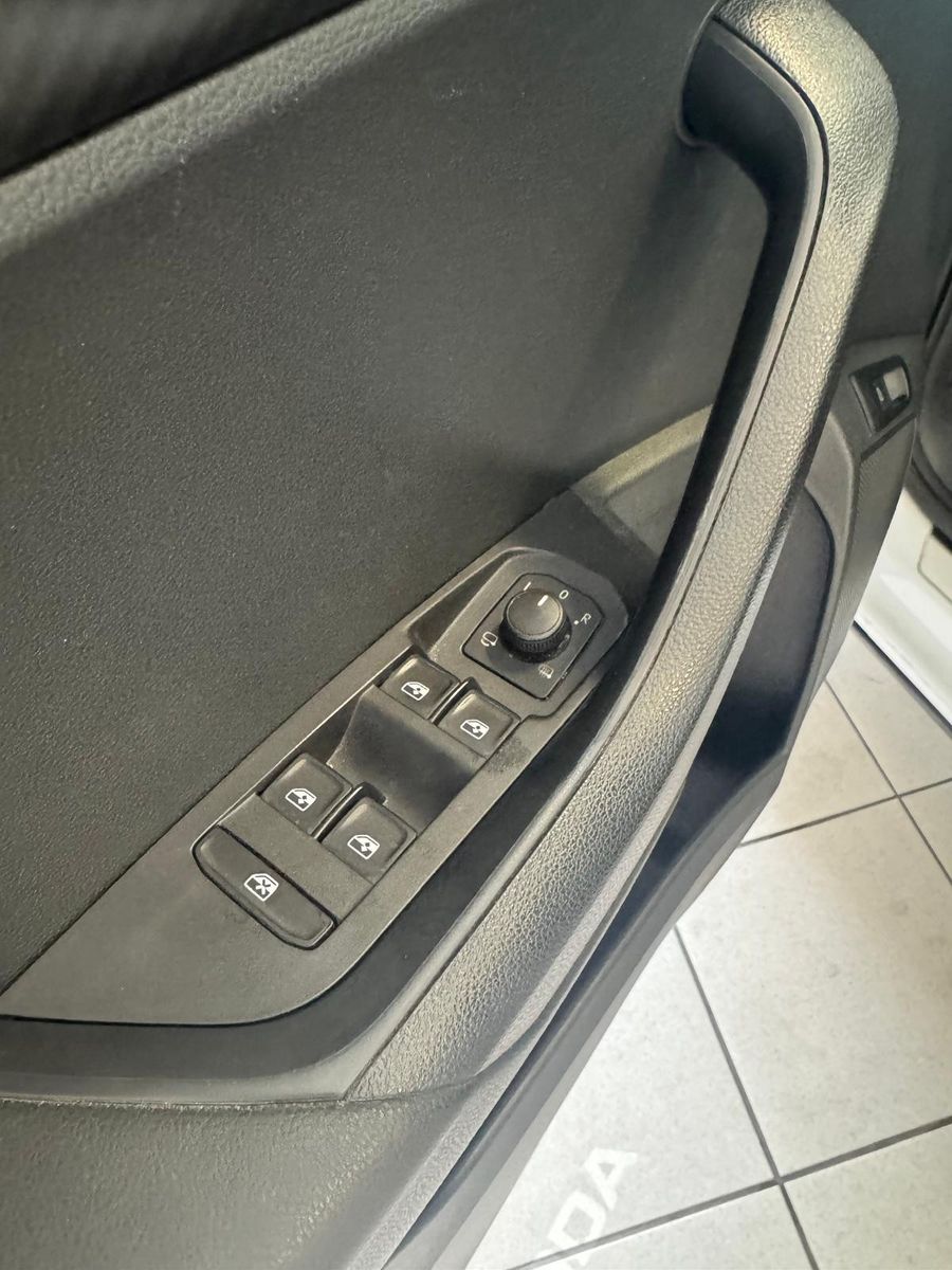 Fahrzeugabbildung SKODA Karoq Sportline 4x4 /1.HAND/NAVI/KLIMA/