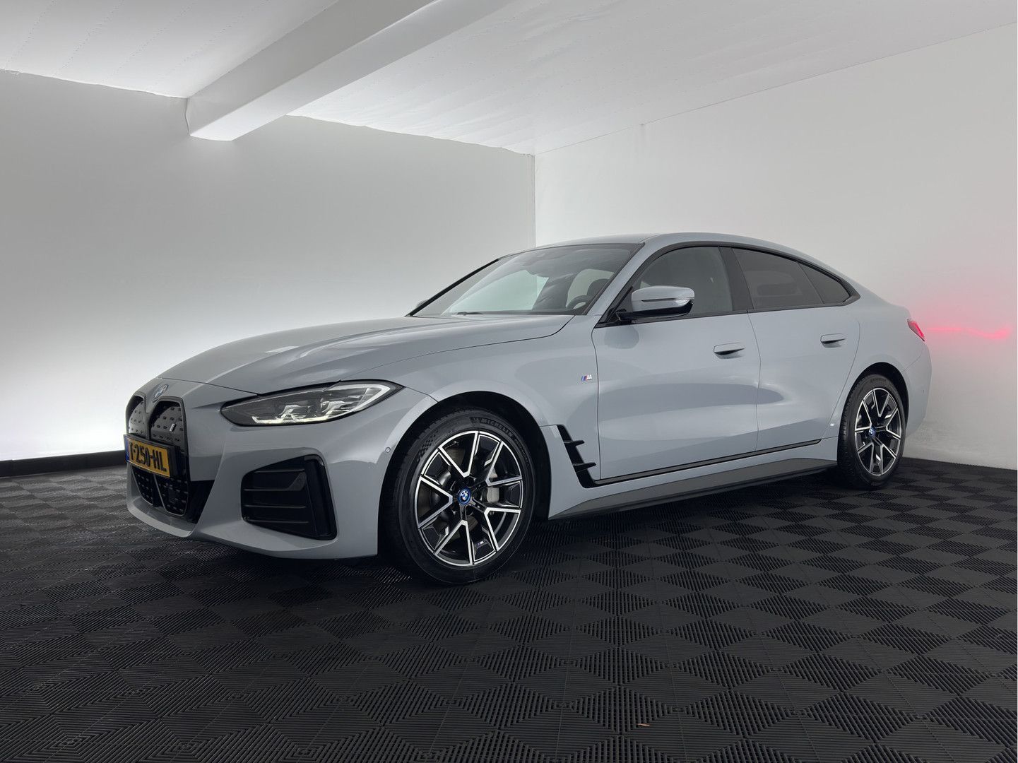 BMW i4 eDrive35 70 kWh M-Sportpack [3-Fase-11kW] {So imagem 3
