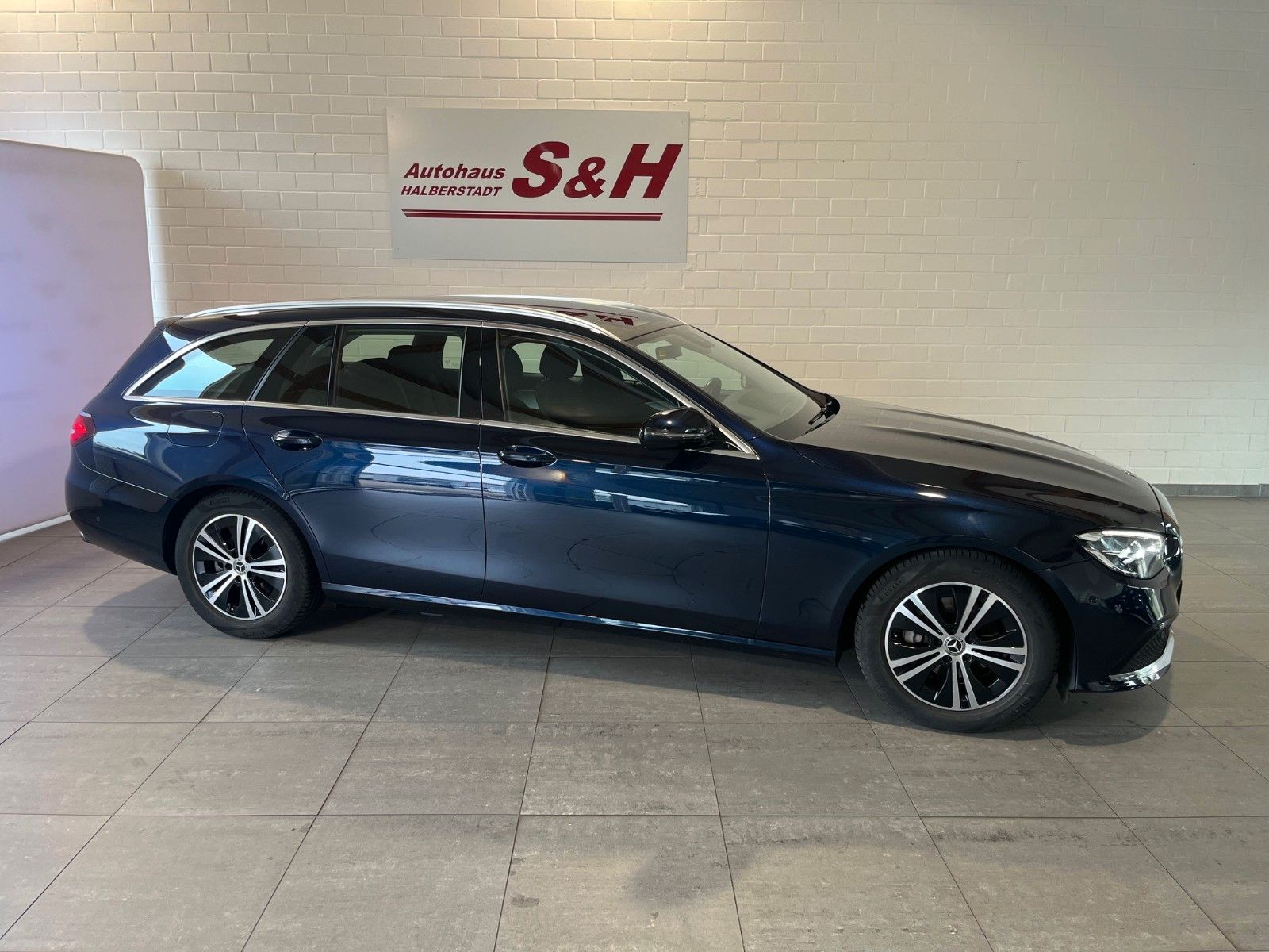 MERCEDES-BENZ E 220d T Mild-Hybrid 9G-Tronic Avantg. NAVI PANO